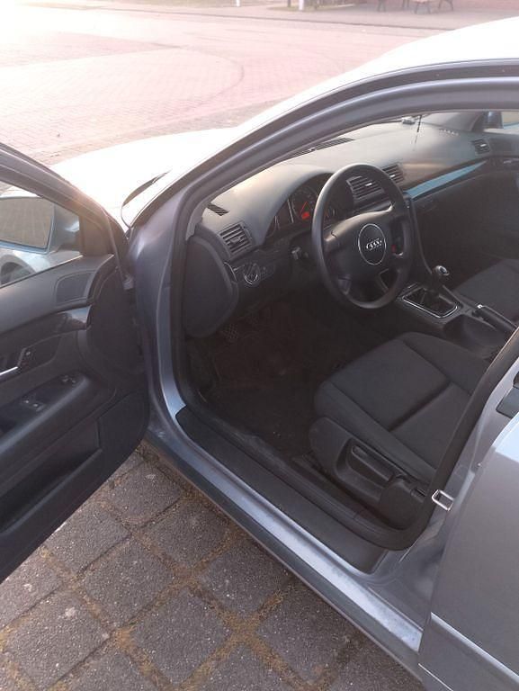 Usata Audi A4 Performance 131 CV (96 kW) 2004 Argento Berlina