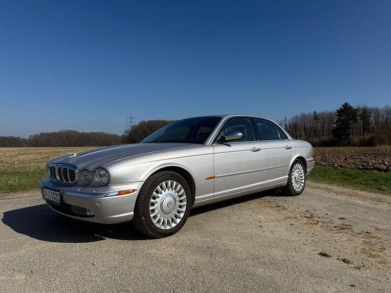 Silber Gebraucht 2004 Jaguar XJ Limousine | 16.000 € (Fairer Preis) - Bild 1/4