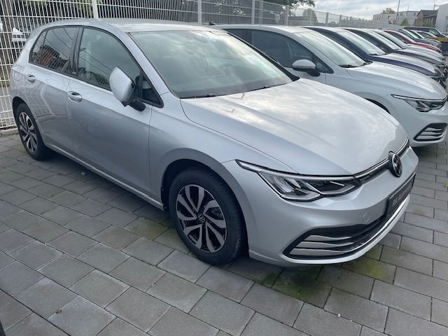 Gebraucht VW Golf VIII 131 PS (96 kW) 2022 Silber Limousine