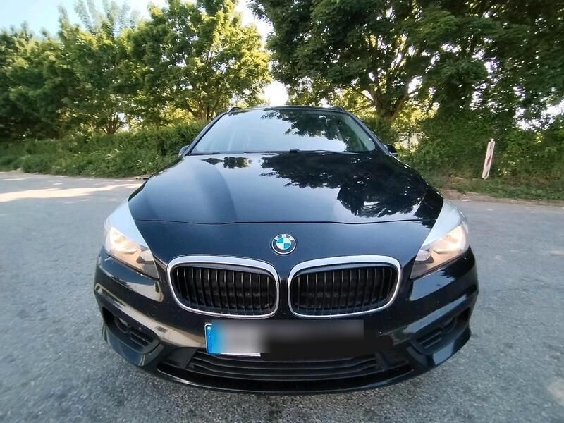 Schwarz Gebraucht 2016 BMW 218 Gran Tourer Sport Line Van / Kleinbus | 9.800 € (Guter Preis) - Bild 1/4