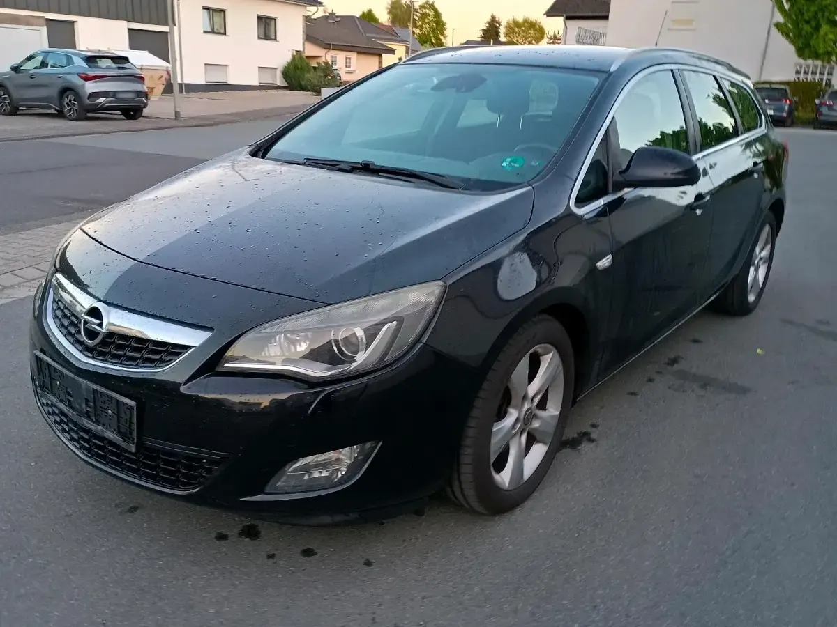 Gebraucht Opel Astra Sport 160 PS (117 kW) 2012 Schwarz Kombi