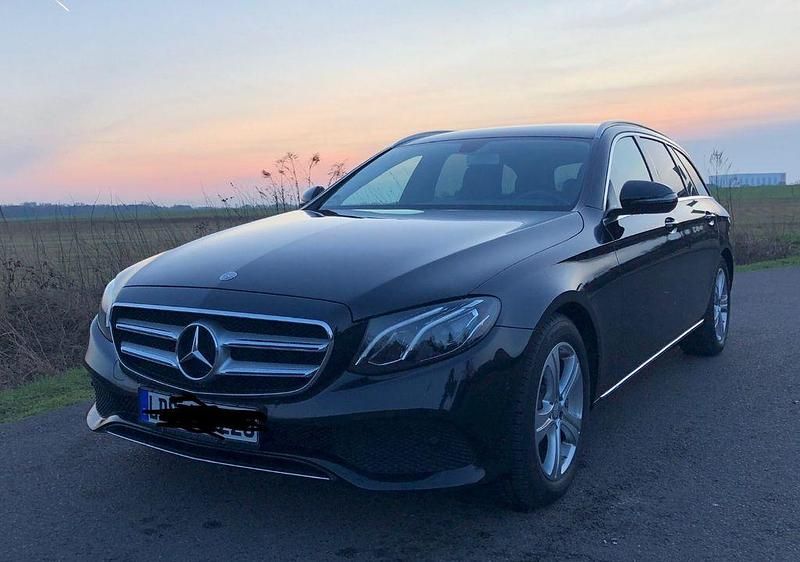Second-hand Mercedes 220 194 CP (142 kW) 2017 Negru Berlinǎ