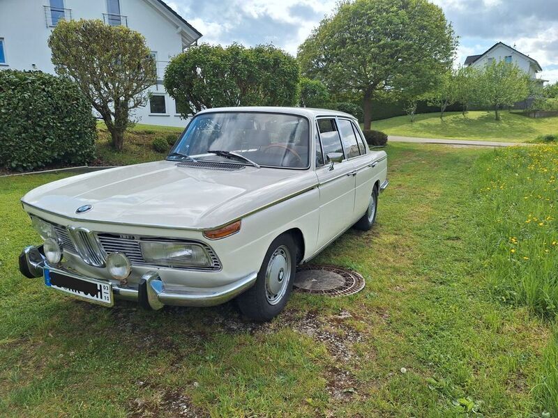 Weiß Gebraucht 1971 BMW 2000 Limousine | 9.750 € - Bild 1/4