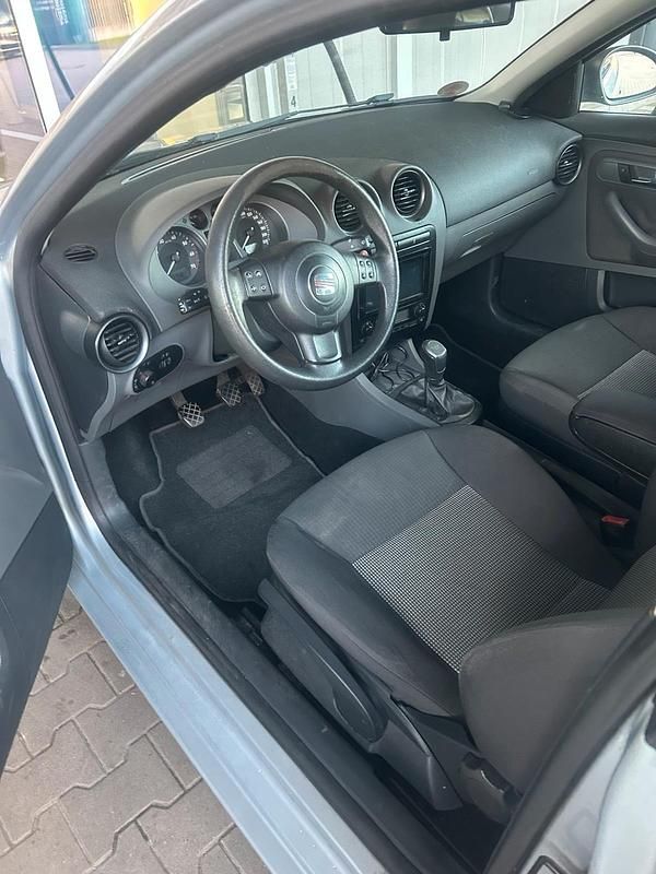 Silber Gebraucht 2007 Seat Ibiza Kleinwagen | 1.200 € (Fairer Preis) - Bild 1/4