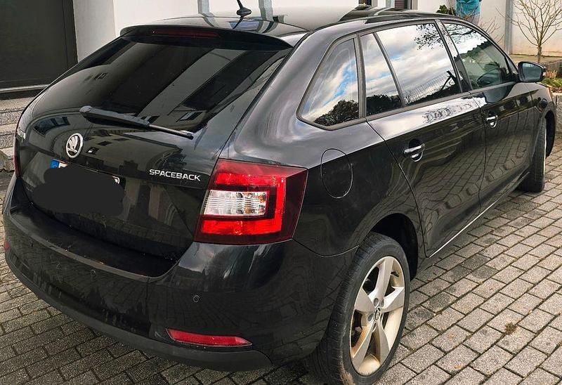 Gebraucht Skoda Rapid Active 110 PS (80 kW) 2015 Schwarz Kleinwagen