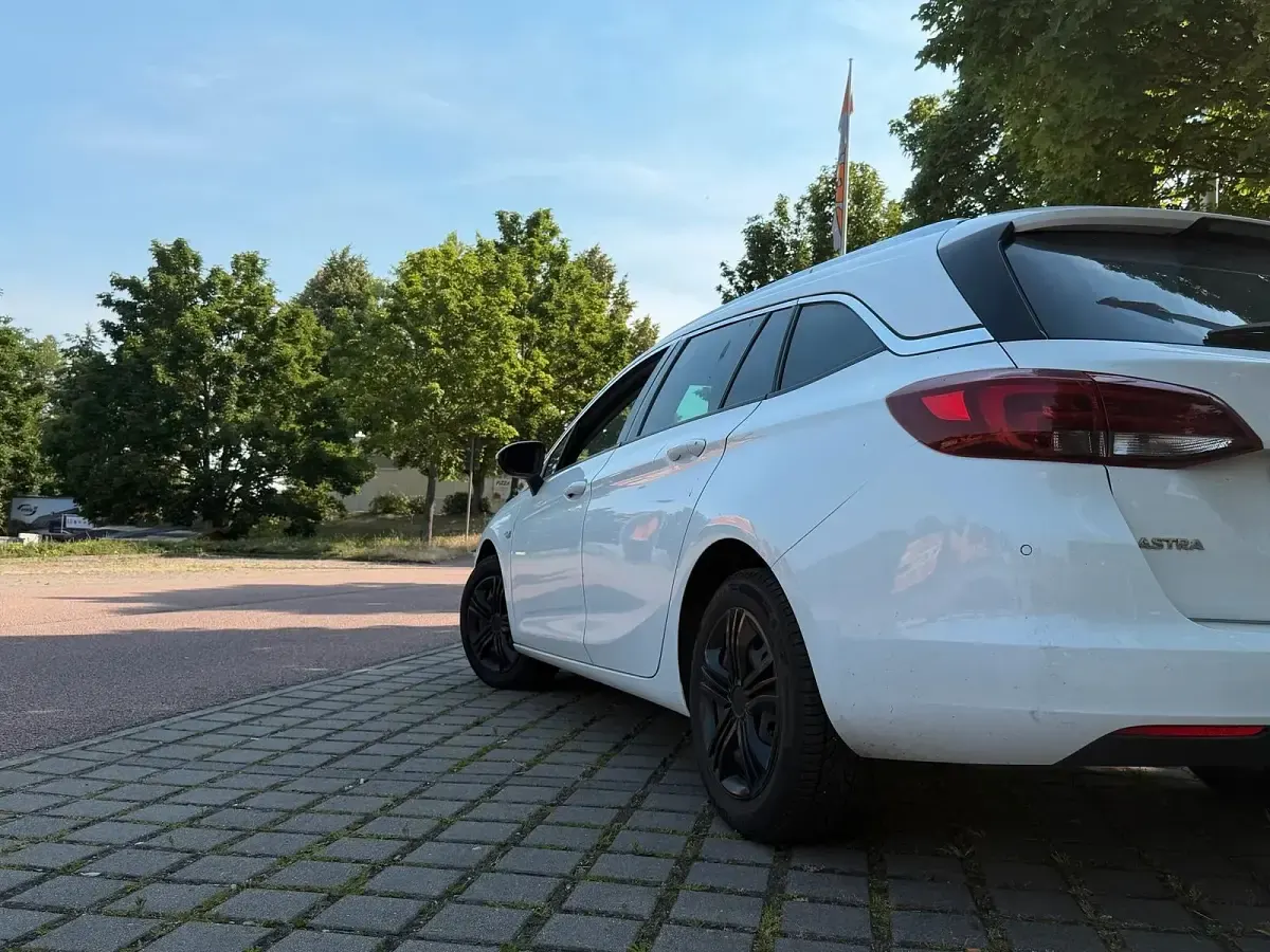 Gebraucht Opel Astra 105 PS (77 kW) 2020 Weiß Kombi