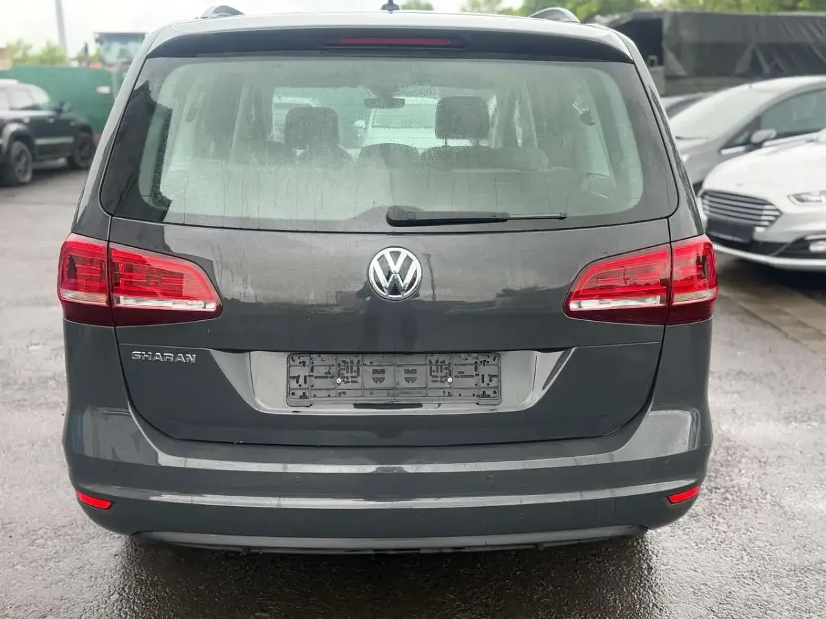 Gebraucht VW Sharan Comfortline 150 PS (110 kW) 2022 Uranograu Van / Kleinbus