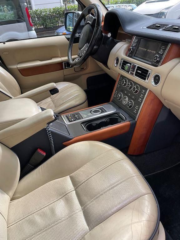 Silber Gebraucht 2011 Land Rover Range Rover Vogue SUV | 10.000 € (Superpreis) - Bild 1/4