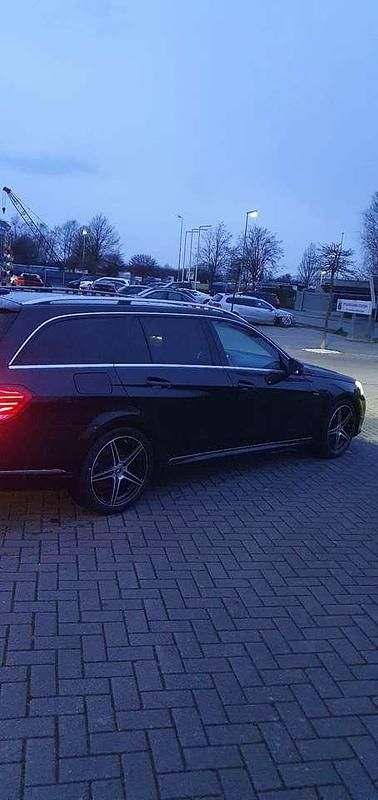 Gebraucht Mercedes E200 184 PS (135 kW) 2015 Schwarz Kombi