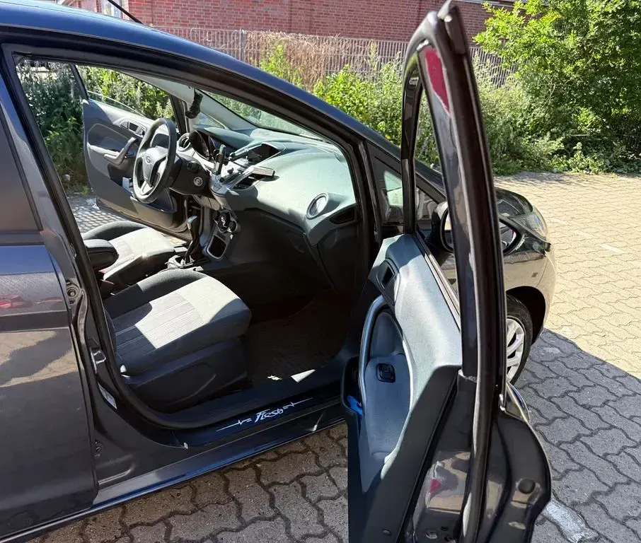 Gebraucht Ford Fiesta Trend 60 PS (44 kW) 2009 Grau Limousine