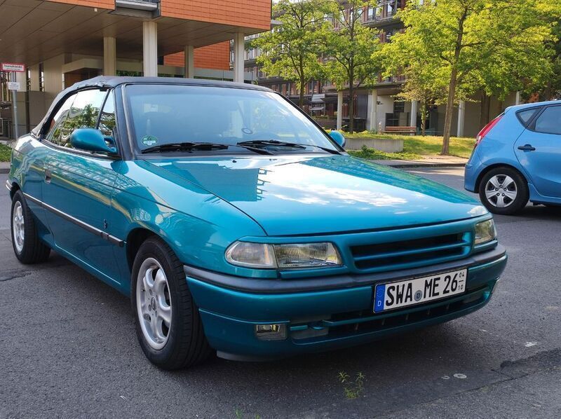 Blau Gebraucht 1995 Opel Astra Cabriolet Edition Cabrio | 1.500 € - Bild 1/4