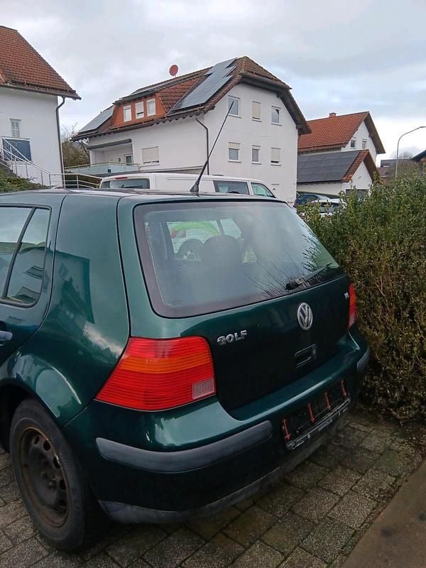 Gebraucht VW Golf IV 100 PS (73 kW) 1998 Grün Kleinwagen