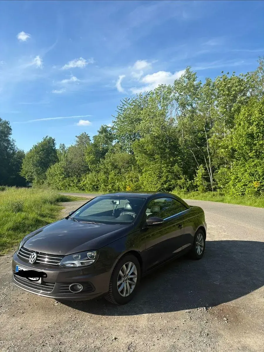 Gebraucht VW Eos Edition 122 PS (89 kW) 2011 Braun Cabrio