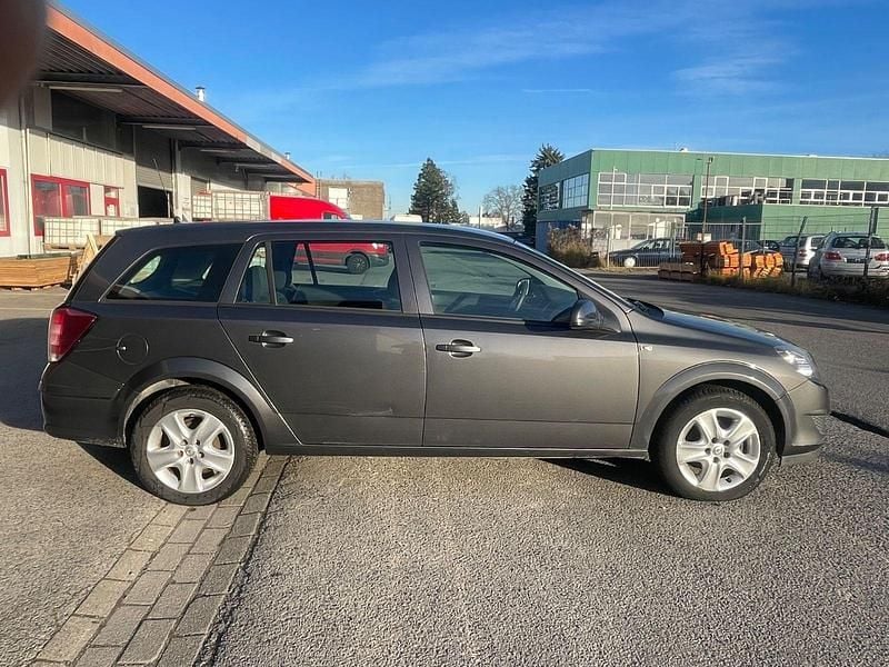 Gebraucht Opel Astra 116 PS (85 kW) 2012 Grau Kombi