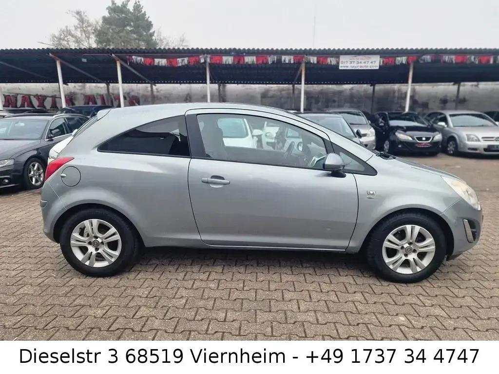Używany Opel Corsa Satellite 69 KM (50 kW) 2011 Srebrny Hatchback