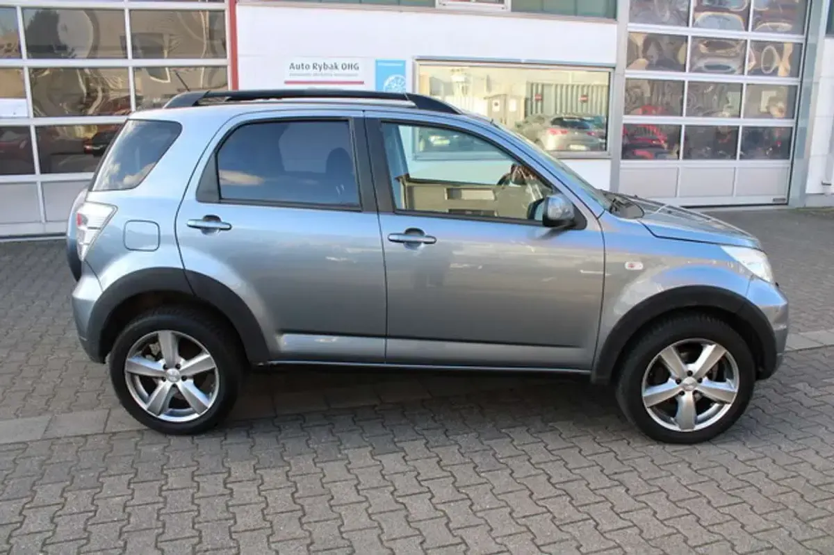 Gebraucht Daihatsu Terios 105 PS (77 kW) 2010 Grau (metallic) SUV