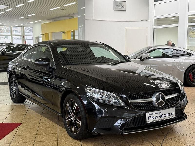 Gebraucht Mercedes C220 194 PS (142 kW) 2021 Schwarz Coupé