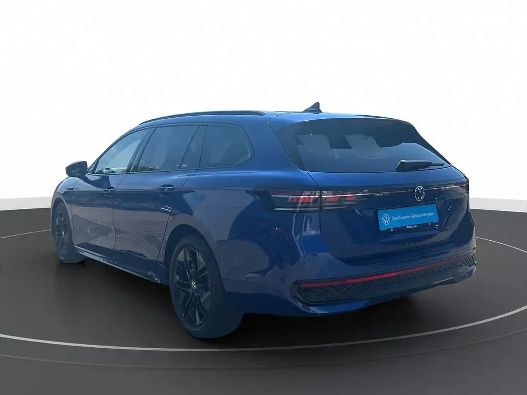 Gebraucht VW Passat R-line 150 PS (110 kW) 2025 Blau Kombi
