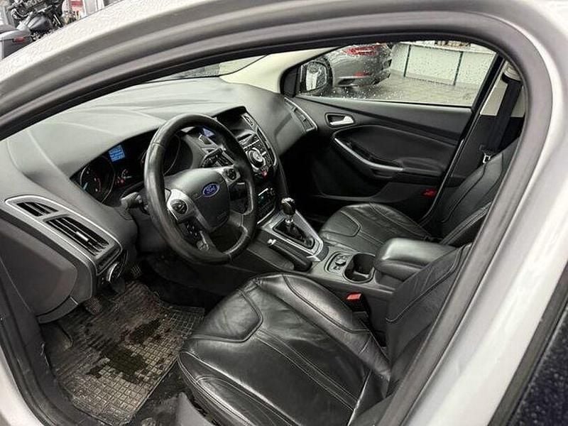 Gebraucht Ford Focus Titanium 116 PS (85 kW) 2013 Polarsilber metallic Kombi