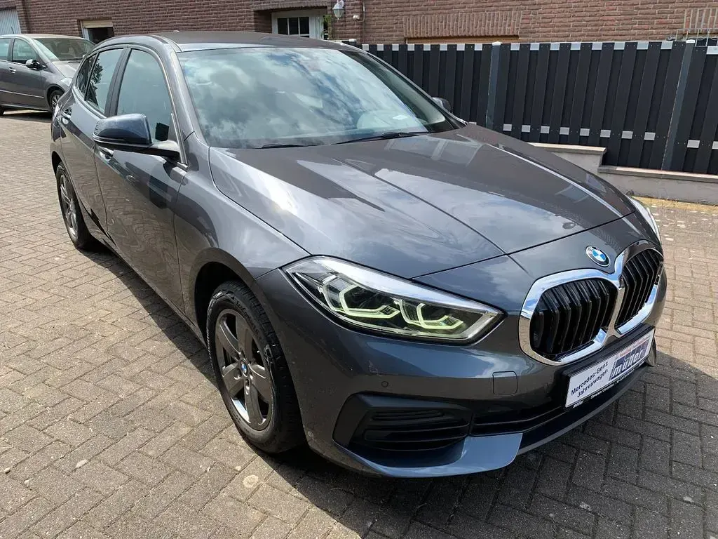 Gebraucht BMW 118 Advantage 136 PS (100 kW) 2021 Grau Limousine