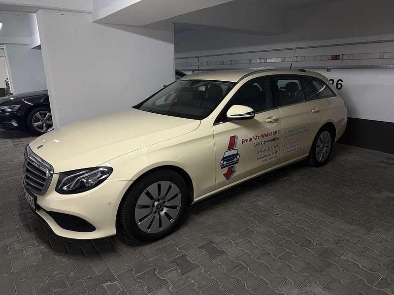 Beige Gebraucht 2017 Mercedes E200 Kombi | 7.900 € - Bild 1/4