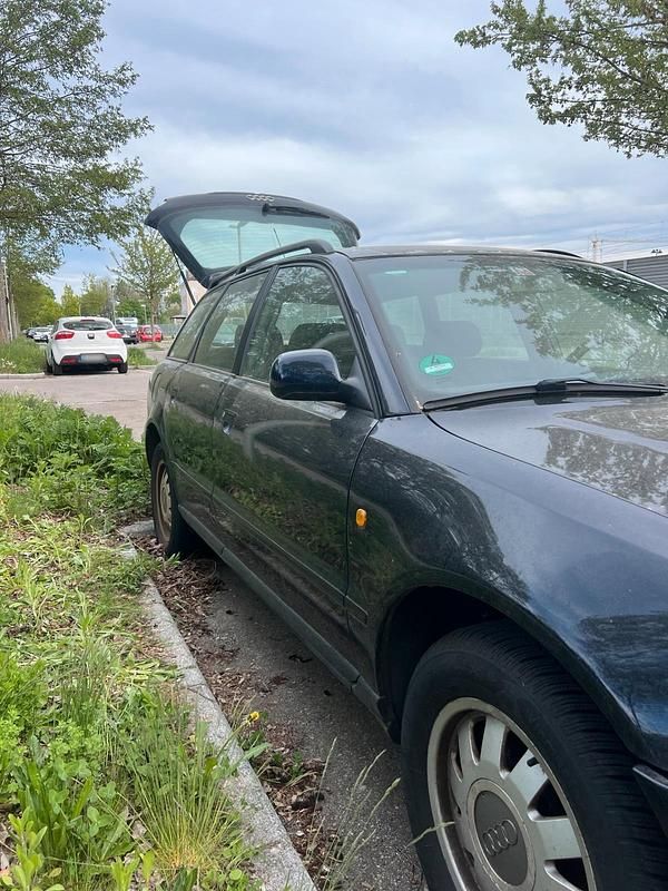 Second-hand Audi A4 150 CP (110 kW) 1998 Albastru Break