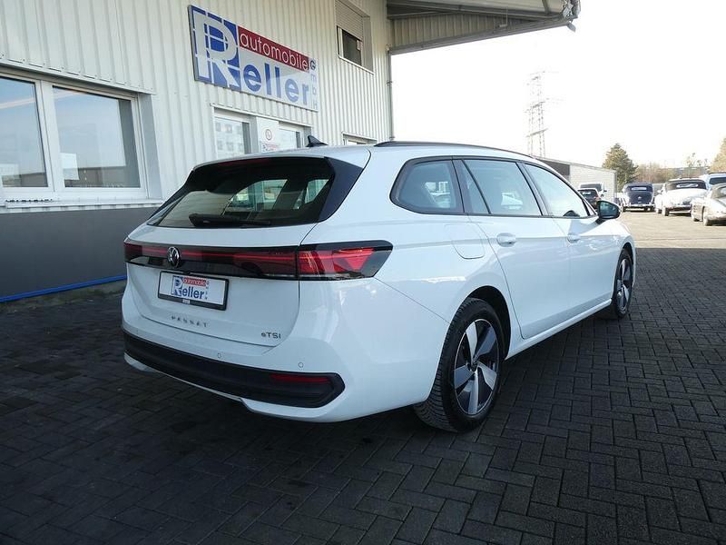 Gebraucht VW Passat 150 PS (110 kW) 2025 Weiß Kombi