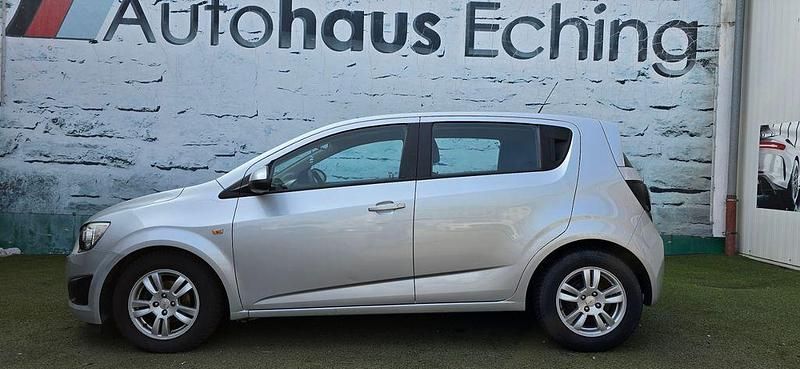 Gebraucht Chevrolet Aveo LT 101 PS (74 kW) 2012 Silber Kleinwagen