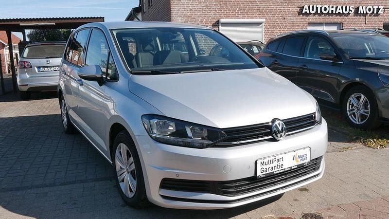 Silber Gebraucht 2016 VW Touran Trendline Van / Kleinbus | 14.990 € (Etwas zu teuer) - Bild 1/4