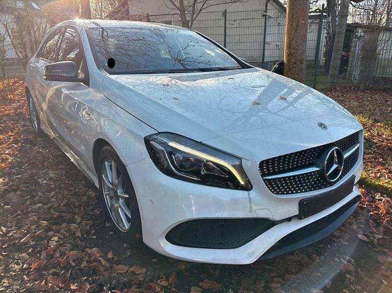 Gebraucht Mercedes A250 AMG line 211 PS (155 kW) 2017 Weiß Limousine