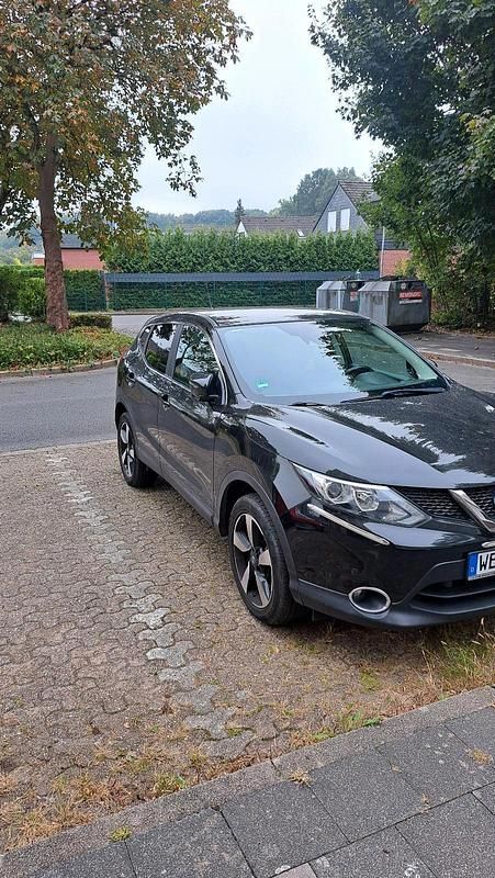 Schwarz Gebraucht 2017 Nissan Qashqai SUV | 14.899 € (Fairer Preis) - Bild 1/4