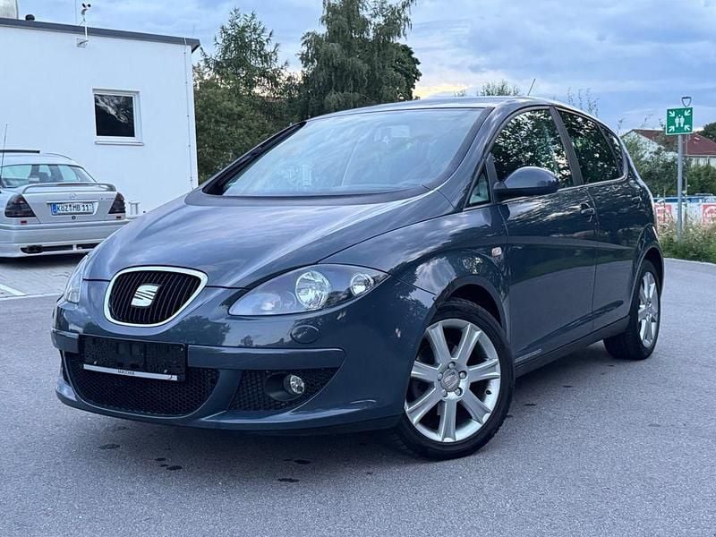 Grau Gebraucht 2009 Seat Altea Van / Kleinbus | 3.000 € (Guter Preis) - Bild 1/4
