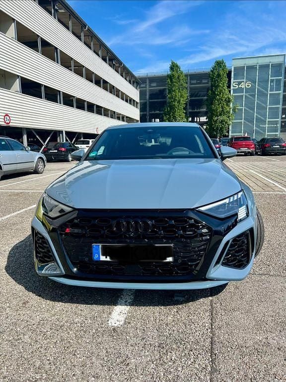 Grau Gebraucht 2024 Audi RS3 Ambiente Limousine | 58.500 € (Superpreis) - Bild 1/4