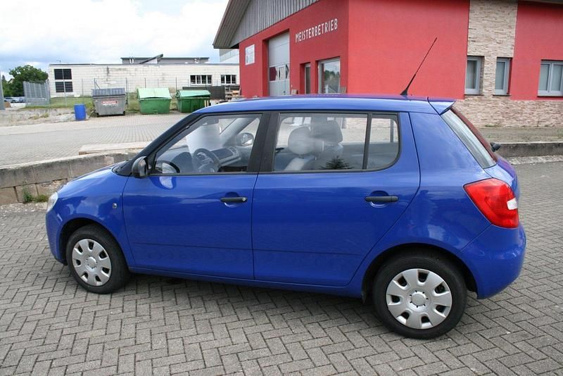 Blau Gebraucht 2009 Skoda Fabia Kleinwagen | 2.350 € (Etwas zu teuer) - Bild 1/4