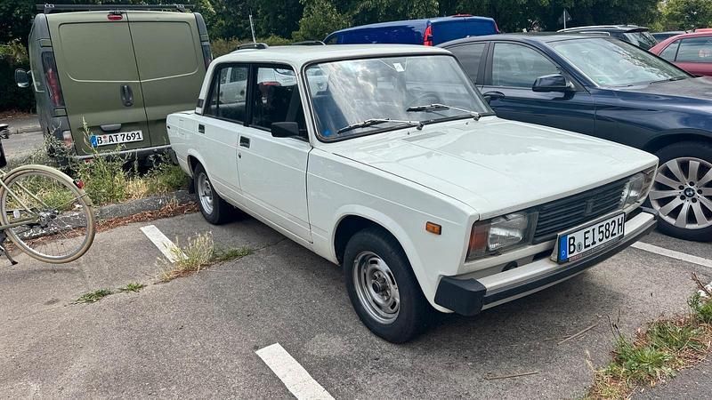 Beige Gebraucht 1987 Lada Nova Limousine | 4.692 € - Bild 1/4