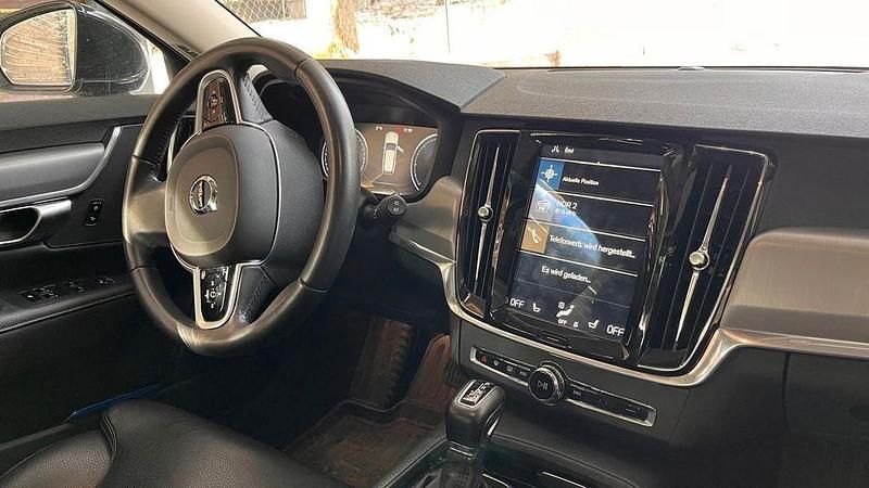 Gebraucht Volvo V90 Momentum 235 PS (172 kW) 2018 Schwarz Kombi