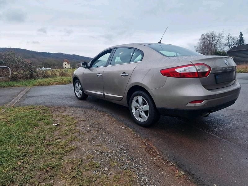 Gebraucht 2010 Renault Fluence Limousine | 3.150 € - Bild 1/4