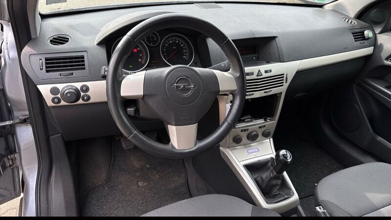 Silber Gebraucht 2008 Opel Astra GTC Edition Coupé | 3.999 € (Fairer Preis) - Bild 1/2