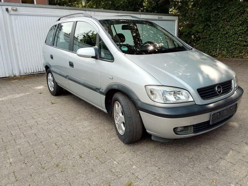 Grau Gebraucht 2002 Opel Zafira Elegance Van / Kleinbus | 2.000 € (Fairer Preis) - Bild 1/4