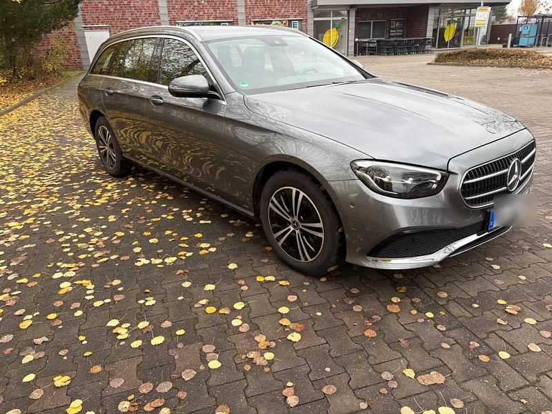 Grau Gebraucht 2020 Mercedes E220 Kombi | 27.000 € (Superpreis) - Bild 1/4