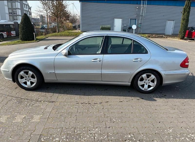 Gebraucht Mercedes E200 Classic 163 PS (119 kW) 2002 Silber Limousine