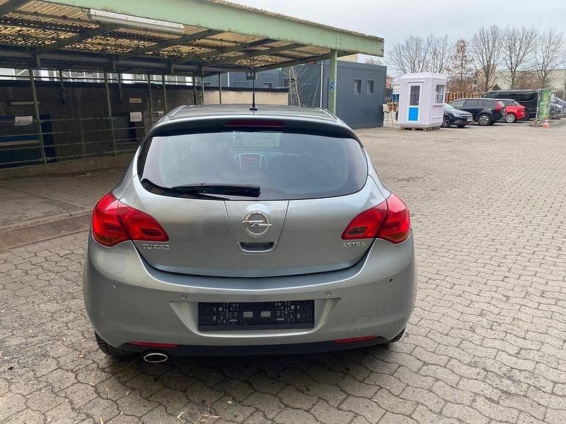 Gebraucht Opel Astra Design Edition 140 PS (102 kW) 2011 Grau Limousine