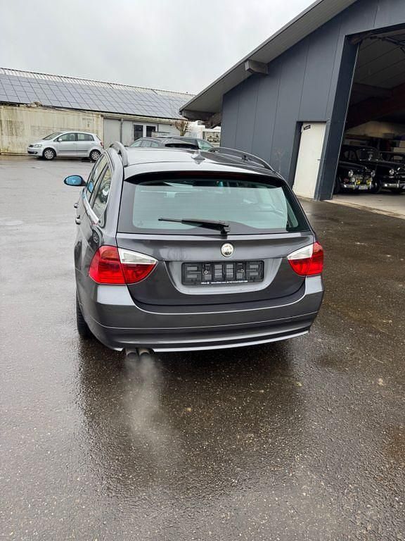 Gebraucht BMW 325 197 PS (144 kW) 2007 Grau Kombi