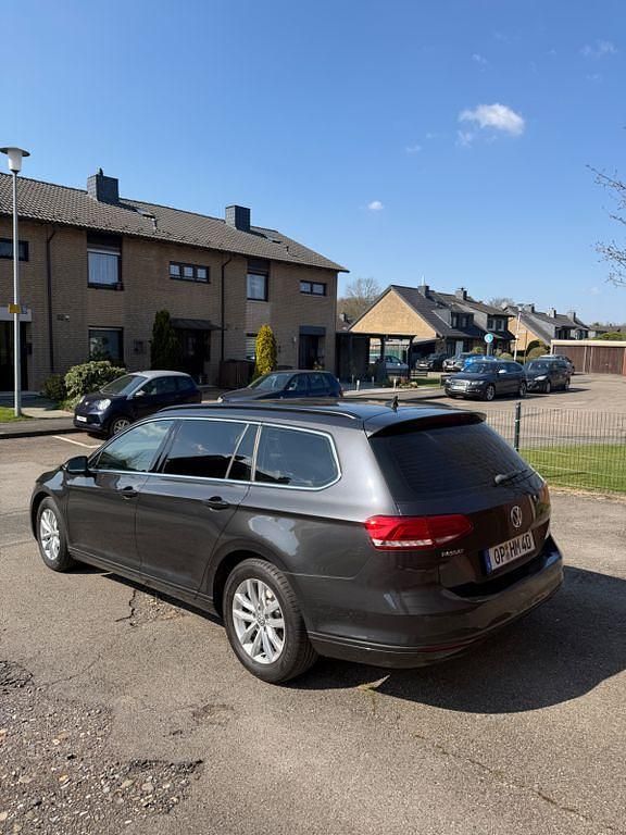 Gebraucht VW Passat Comfortline 120 PS (88 kW) 2018 Grau Kombi