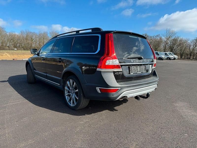 Gebraucht Volvo XC70 Summum 181 PS (133 kW) 2016 Schwarz Kombi