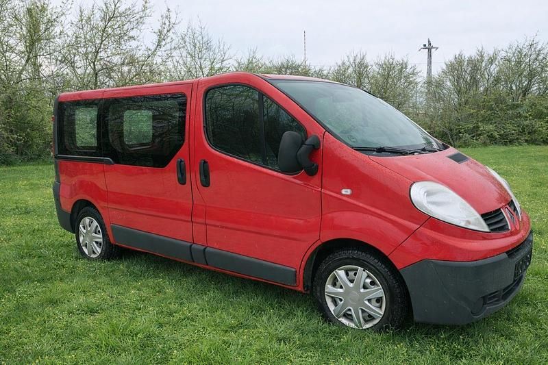 Gebraucht Renault Trafic 90 PS (66 kW) 2010 Rot Van / Kleinbus
