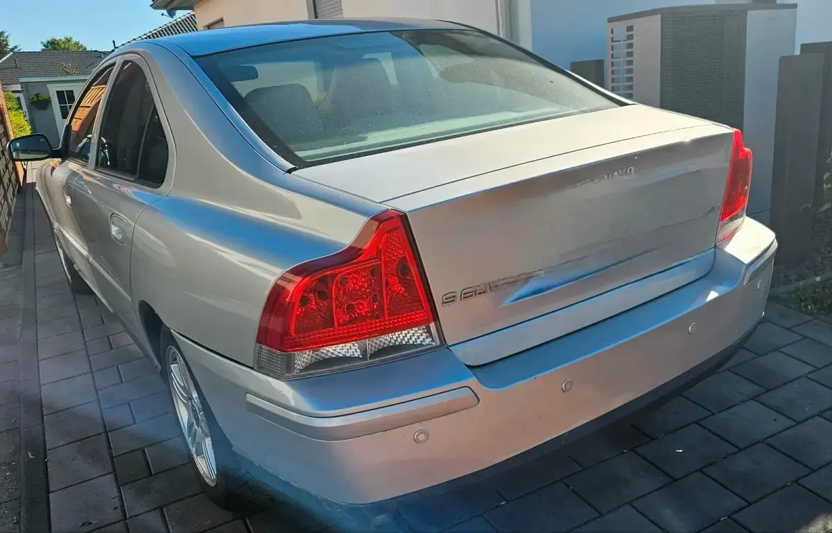 Gebraucht Volvo S60 131 PS (96 kW) 2004 Silber Limousine