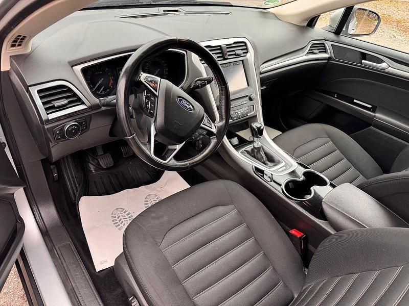 Gebraucht Ford Mondeo 116 PS (85 kW) 2015 Silber Kombi