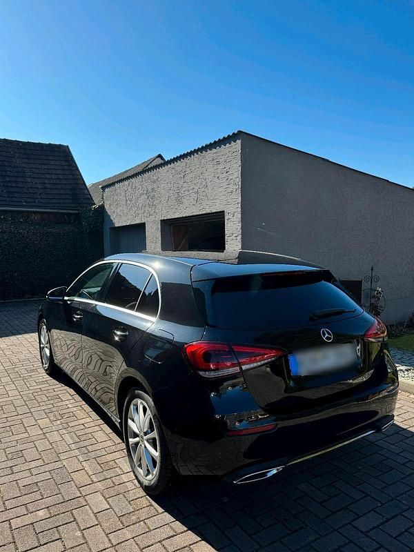 Gebraucht Mercedes A200 163 PS (119 kW) 2020 Schwarz Limousine
