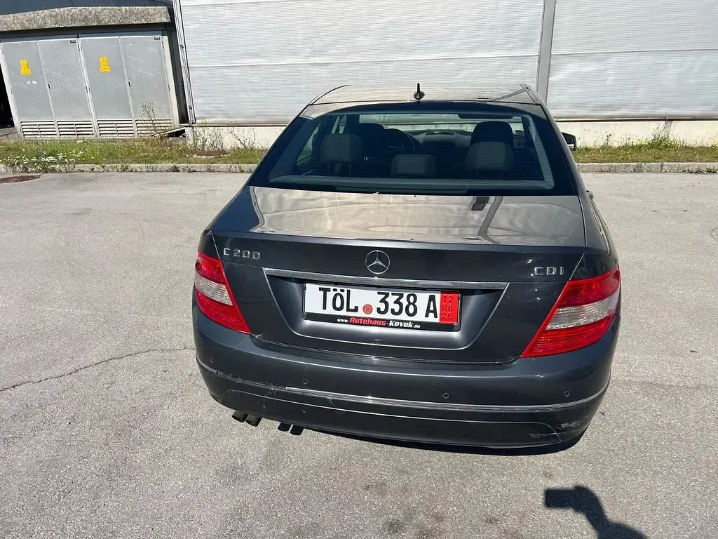 Gebraucht Mercedes C200 136 PS (100 kW) 2010 Grau Limousine